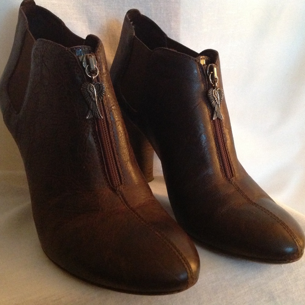 Donald J Pliner Brown Buffalo/Croc. Bootie Heel